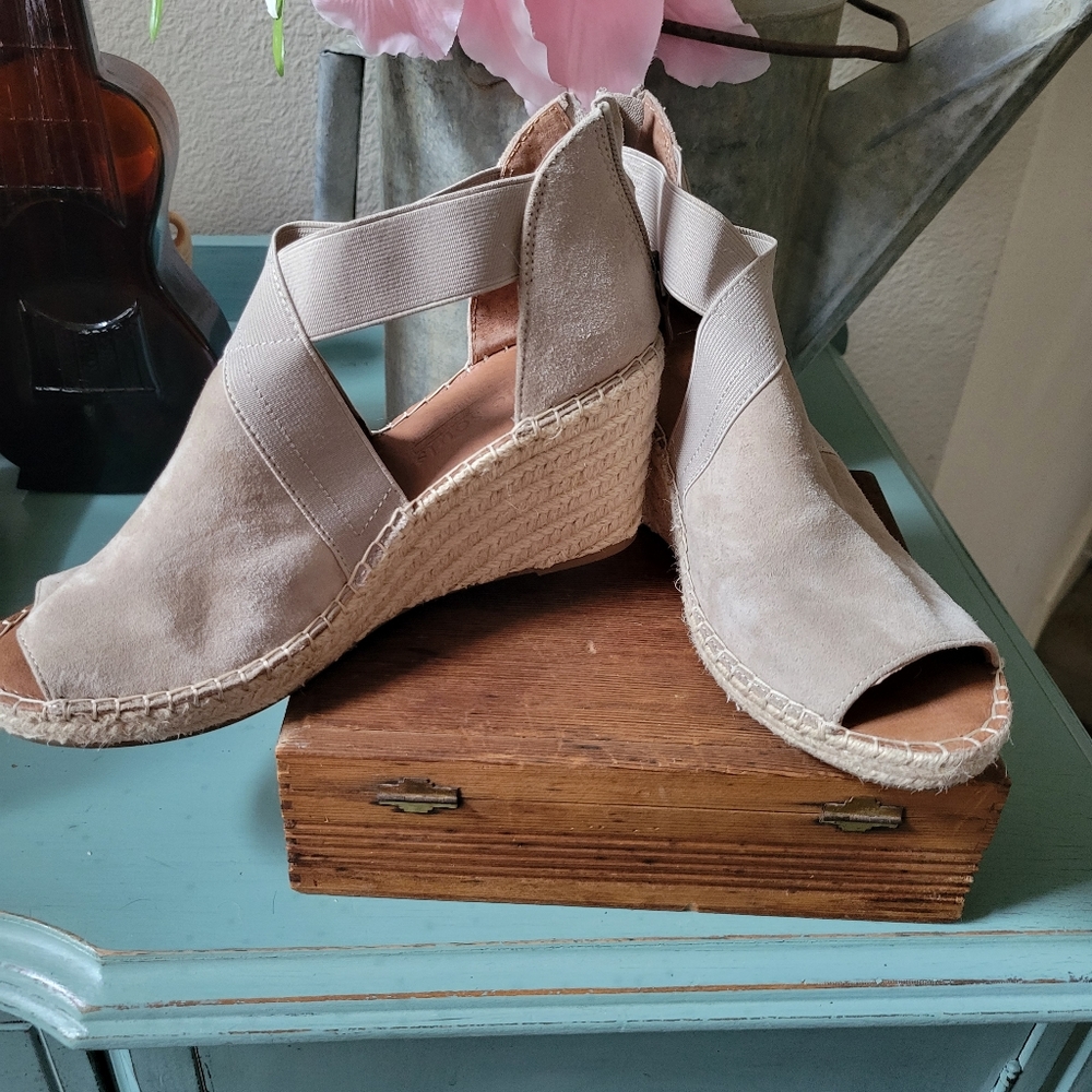 Kenneth Cole Gentel Souls  sandals size 8.5 like new